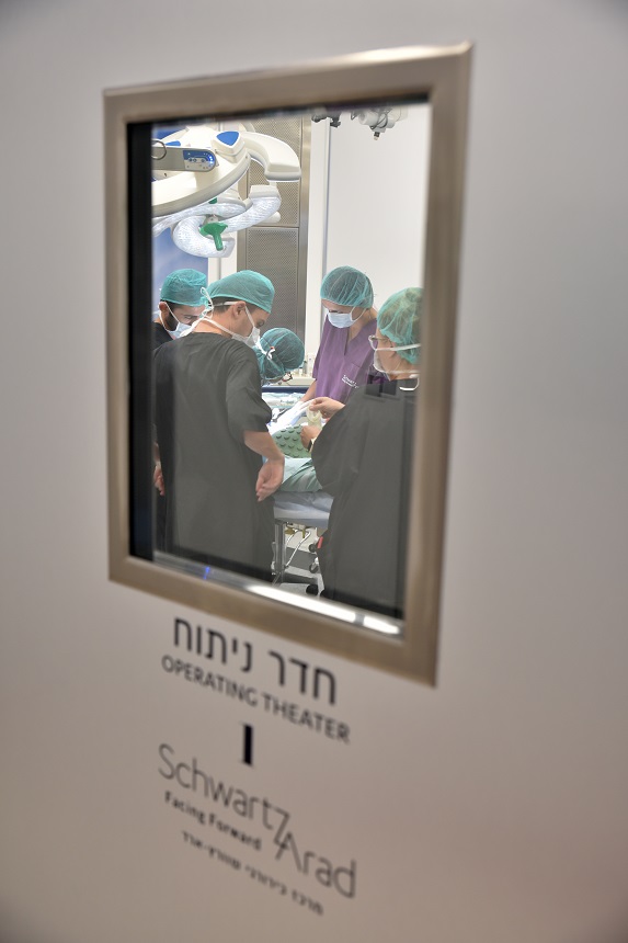 טיפול בכאבים בלסת - חדר ניתוח