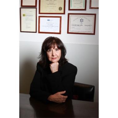 מומחים לכירורגיית פה ולסת בהובלת ד״ר שוורץ-ארד ד״ר דבורה שוורץ-ארד | מומחית כירורגית פה ולסת