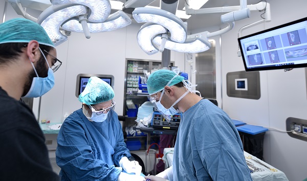 פגיעה בעצב לאחר עקירת שן בינה פגיעה בעצב לאחר עקירת שן בינה